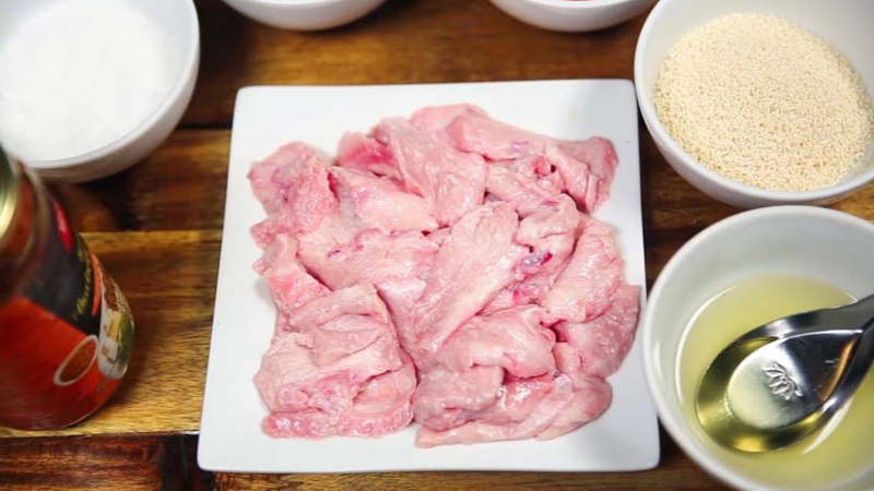 Nầm dê là phần thịt ở tuyến vú con dê, được dùng làm thực phẩm ở một số nước