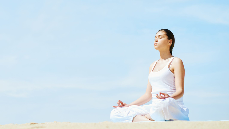 Thiền định và yoga giúp điều hòa hệ thần kinh, giảm cortisol (hormone căng thẳng)