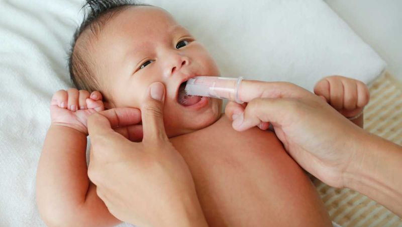 Nanh sữa ở trẻ sơ sinh có nguy hiểm không? Dấu hiệu và cách xử trí 2