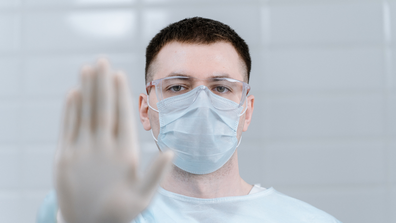 Nghiên cứu xác nhận việc khôi phục việc đeo khẩu trang sẽ hạn chế sự bùng phát của vi-rút trong bệnh viện 2