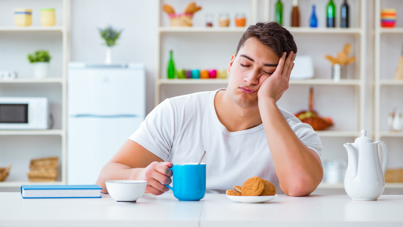 Khi ăn, cơ thể tiết ra hormone điều hòa giấc ngủ là một trong những lý do tại sao có cảm giác buồn ngủ sau khi ăn