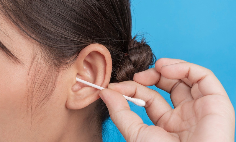 Ngứa tai trái nữ theo giờ xuất phát từ nguyên nhân khoa học nào? 4