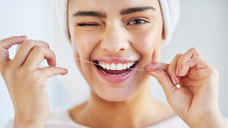 Chăm sóc răng bằng chỉ nha khoa