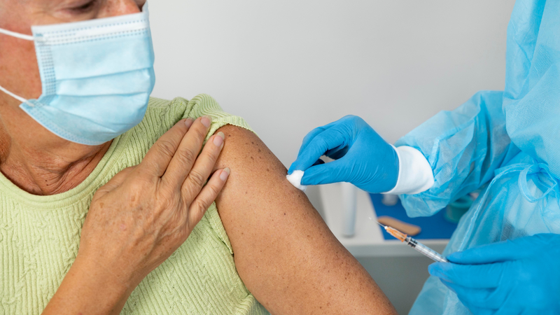 Tiêm phòng các bệnh có vắc xin là biện pháp phòng ngừa hiệu quả