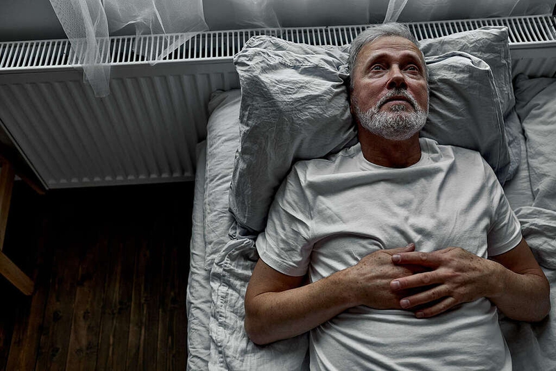 Người già mất ngủ nên uống gì? Các biện pháp chữa khó ngủ người lớn tuổi nên biết 1