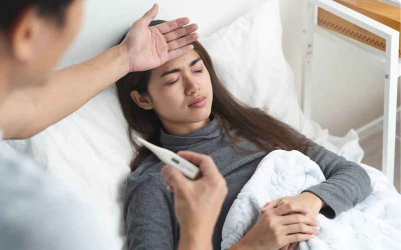 Người lớn bị sốt có nên nằm máy lạnh​ không 1