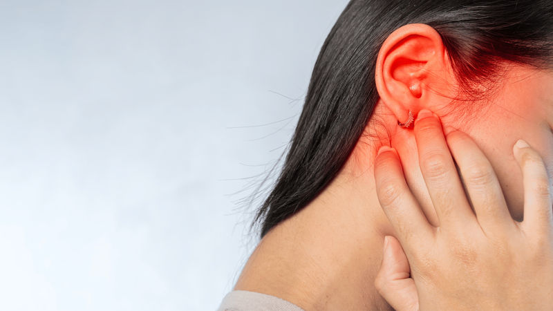 Triệu chứng ù tai gây cảm giác khó chịu, làm tăng nguy cơ mắc rối loạn tiền đình