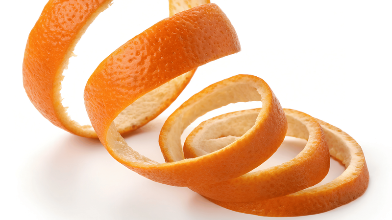 Sử dụng vỏ cam là một phương pháp đơn giản và hiệu quả giúp khử mùi xe và giảm cảm giác buồn nôn