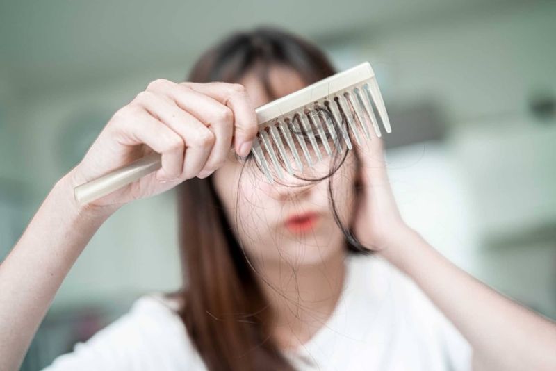 Tìm hiểu chi tiết về nguyên nhân rụng tóc do bệnh lý và thuốc 1