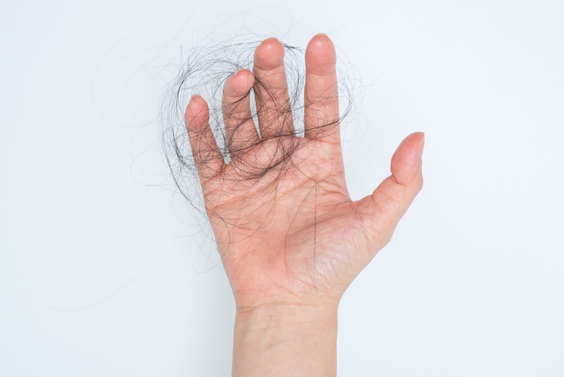 Tìm hiểu chi tiết về nguyên nhân rụng tóc do bệnh lý và thuốc 2