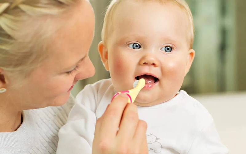Nguyên nhân và cách điều trị khi bé bị nhiệt miệng hôi miệng 3
