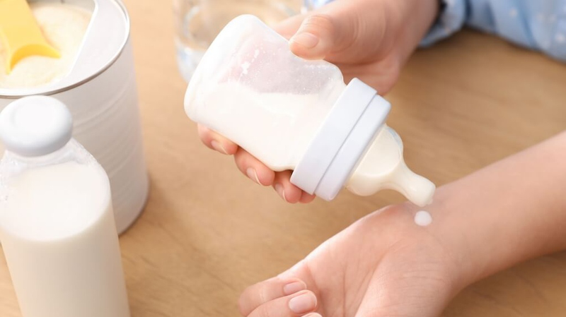 Nhiệt độ sữa cho trẻ sơ sinh uống: Hướng dẫn tối ưu cho sức khỏe bé yêu 2