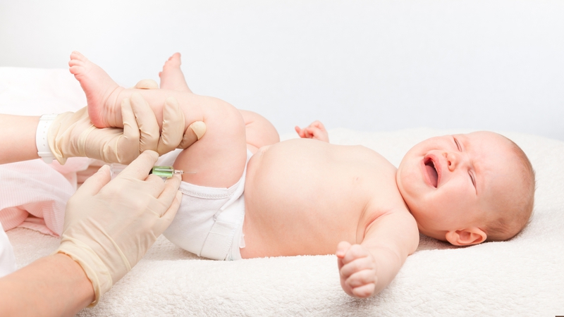 Nhỡ lịch tiêm chủng hàng tháng ở phường có sao không?