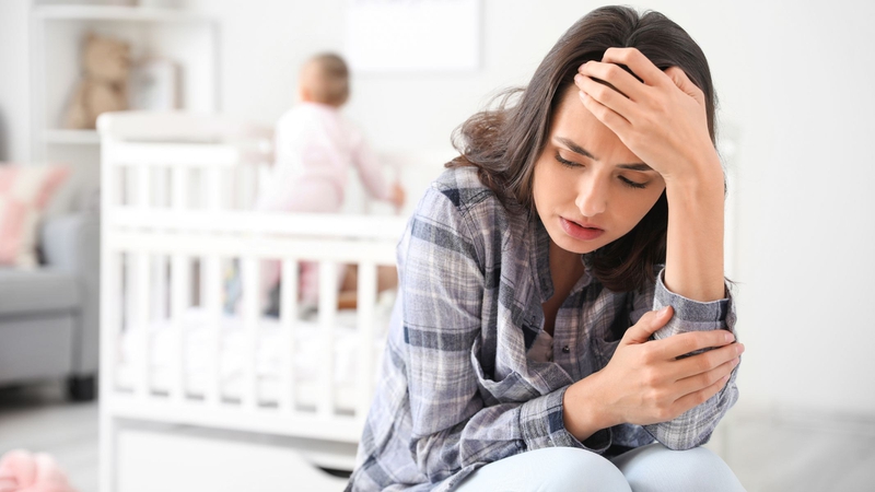 Trầm cảm gây rối loạn nội tiết (ví dụ tăng cortisol), ảnh hưởng hệ thần kinh thực vật, dẫn tới triệu chứng đau đầu, đau cơ, rối loạn giấc ngủ