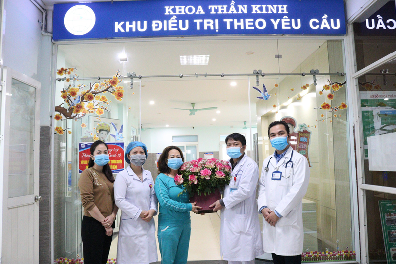 Khoa thần kinh gồm ngoại thần kinh và nội thần kinh