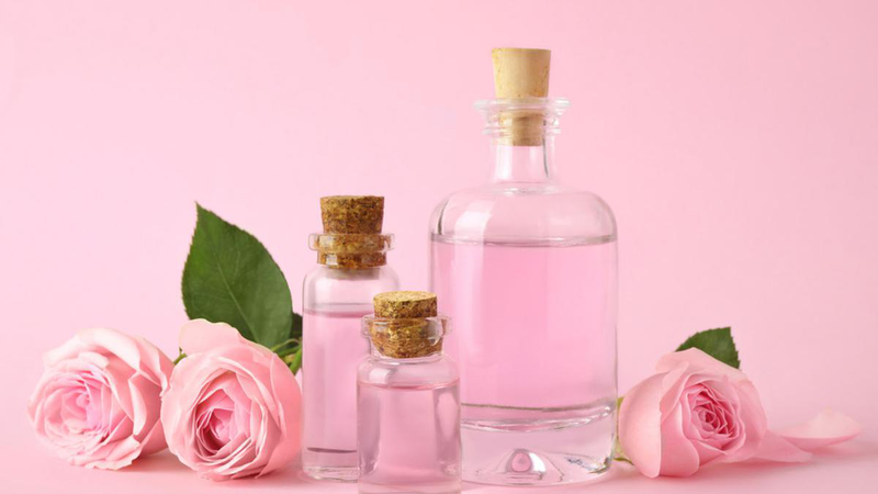 Nước hoa hồng có tác dụng gì? Lợi ích bất ngờ của nước hoa hồng cho sức khỏe làn da 3