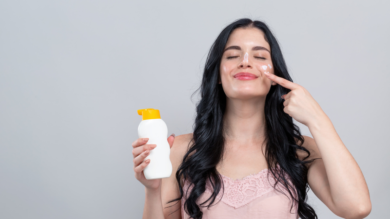 PHA làm da nhạy cảm hơn với tia UV, vì vậy cần sử dụng kem chống nắng mỗi ngày