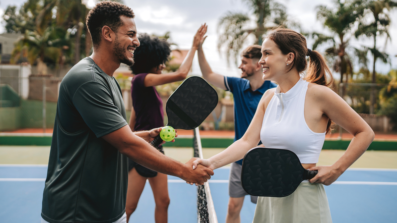 Pickleball là môn thể thao được rất nhiều người yêu thích