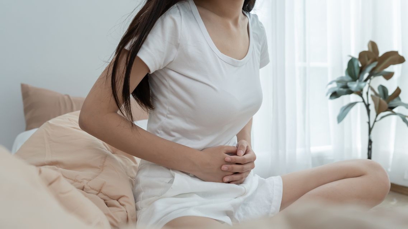 Phụ nữ sau chuyển phôi cần biết nên và không nên làm gì khi bị ra máu