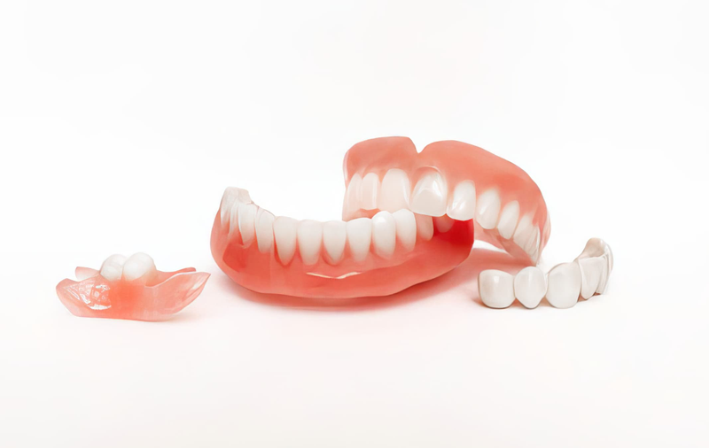 Răng giả tháo lắp 2 chiếc là một loại phục hình nha khoa