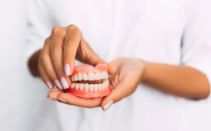 Răng giả tháo lắp là gì? Ưu và nhược điểm của răng giả tháo lắp 2
