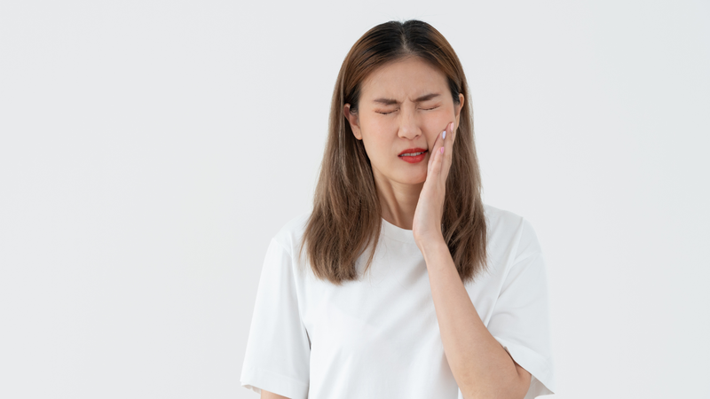 rang-moc-ngam-trong-xuong-co-nguy-hiem-khong-cach-xu-ly-rang-moc-ngam-trong-xuong 2.png