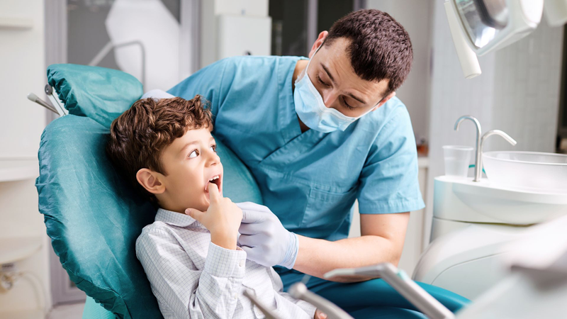 Răng sữa bị sâu có nên nhổ không? Quy trình xử lý thế nào? 2
