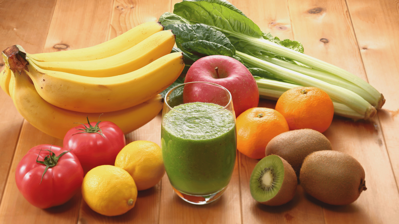 Nếu không biết rối loạn tiền đình uống nước gì, hãy kết hợp chuối và táo để tạo ra một món sinh tố vừa ngon miệng vừa tốt cho sức khỏe