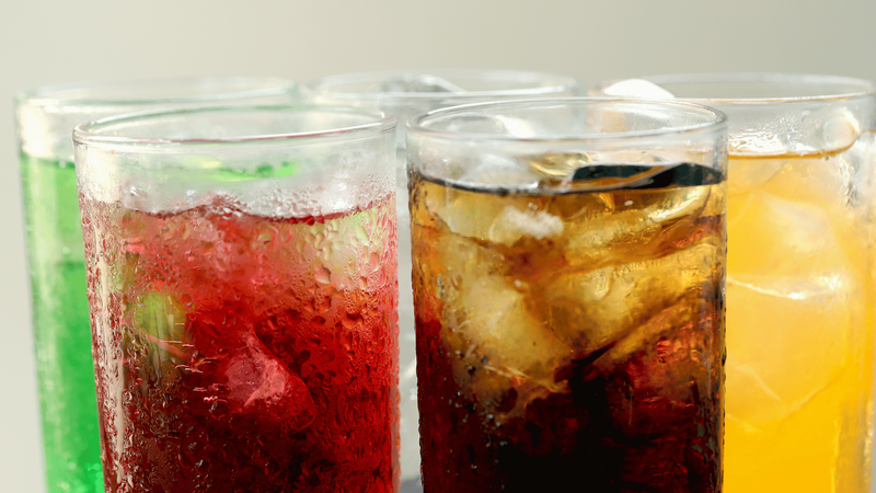 Nên tránh sử dụng các loại nước uống có gas và nhiều đường, vì chúng có thể làm tăng các triệu chứng của rối loạn tiền đình