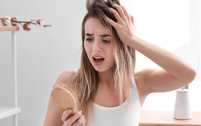 Rụng tóc thiếu vitamin gì? Làm sao để khắc phục tình trạng rụng tóc do thiếu vitamin? 1