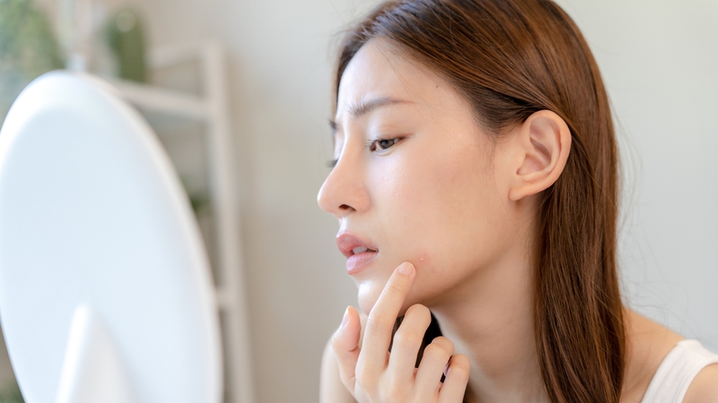  Sáng bôi kem chống nắng trưa có cần tẩy trang không? 3