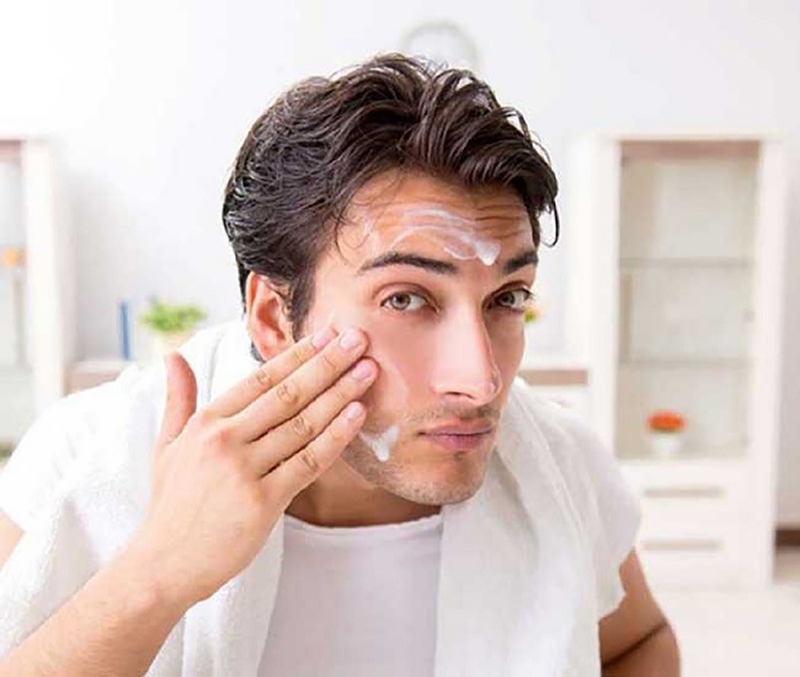 Rửa mặt là những bước skincare cho nam đơn giản nhất