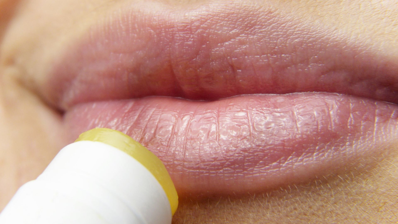 Son dưỡng môi vitamin E: Đặc điểm, lợi ích, cách sử dụng và bảo quản 2