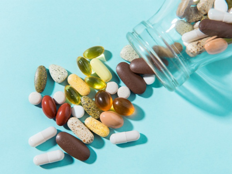 Các tác dụng phụ khi uống vitamin tổng hợp là gì?