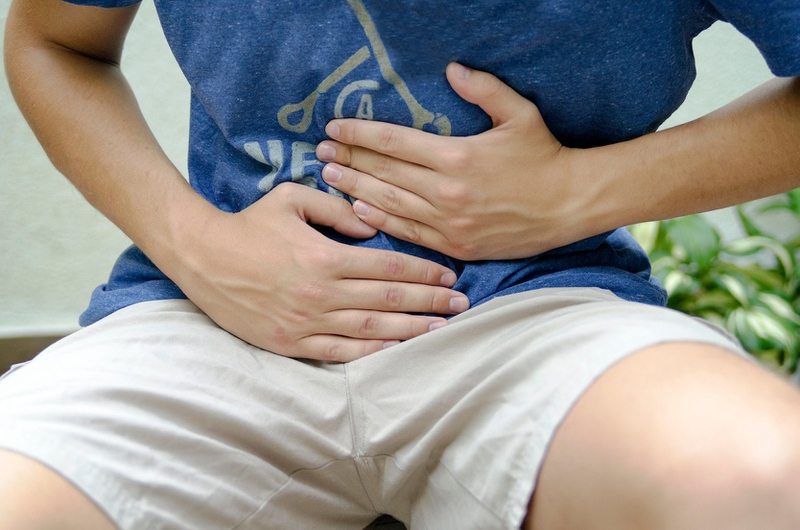 Đau bụng là triệu chứng điển hình của tắc ruột cơ học