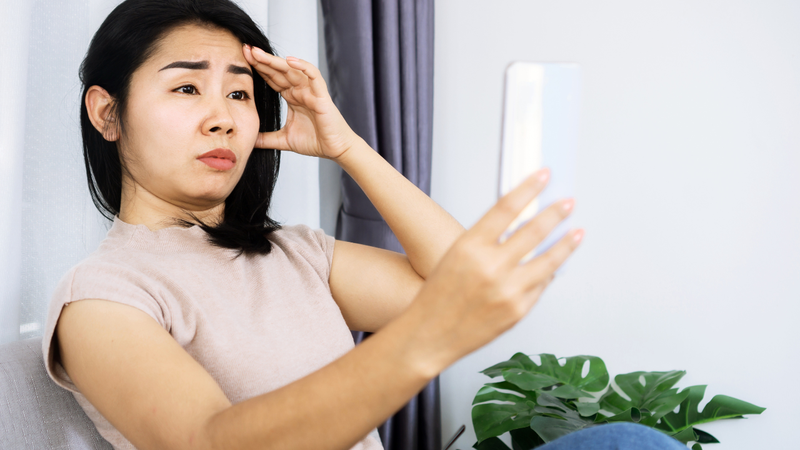 Tại sao đeo kính cận nhìn gần bị mờ​? 1