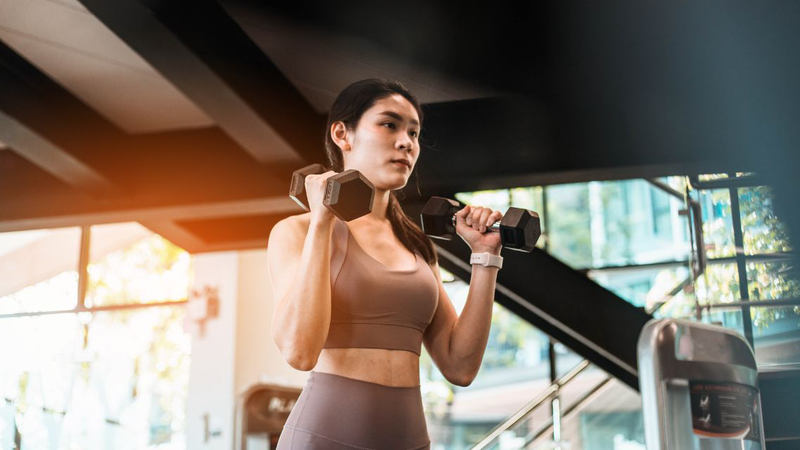 Bạn có thể tập tại phòTop bài 10 tập cẳng tay với tạ đơn​ dễ thực hiện mỗi ngày 1ng tập để được huấn luyện viên hướng dẫn kỹ thuật chuẩn