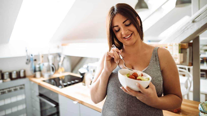 Thèm ăn có phải dấu hiệu mang thai hay không? Cách điều chỉnh cảm giác thèm ăn cho bà bầu 4