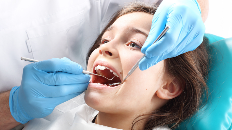 Phối hợp chặt chẽ giữa bác sĩ trong quá trình tiêm thuốc tê