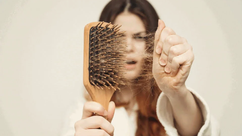 Tóc rụng nhiều khi gội đầu và cách khắc phục 2