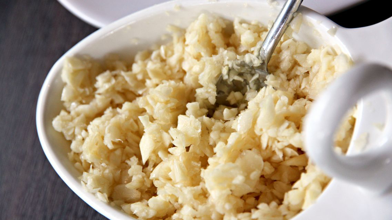 Bảo quản tỏi băm đúng cách sẽ không làm mất đi hương vị và công dụng