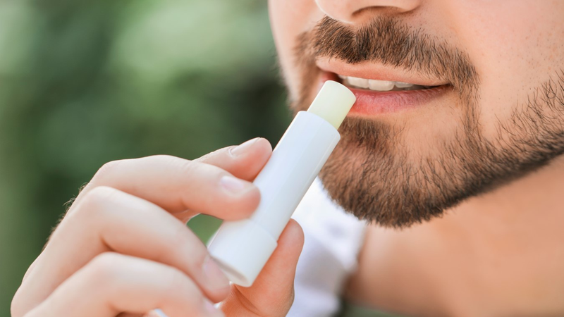 Tổng hợp các cách trị thâm môi cho nam hiệu quả, an toàn và dễ thực hiện 4