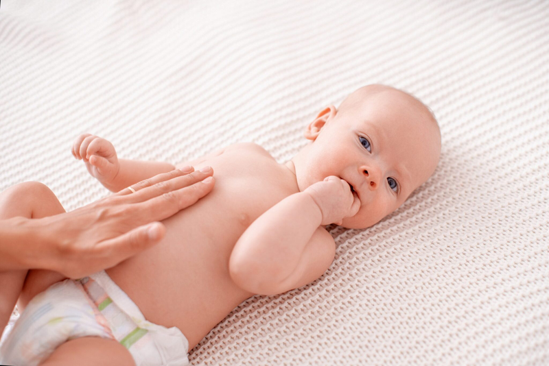 Thường xuyên massage giúp bé dễ đi ngoài và khỏe tiêu hóa