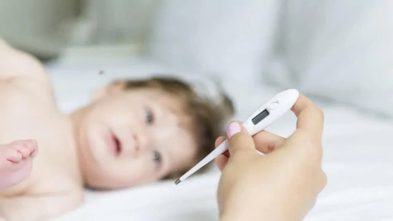 Trẻ 6 tháng bị sốt: Nguyên nhân, triệu chứng và cách chăm sóc 4