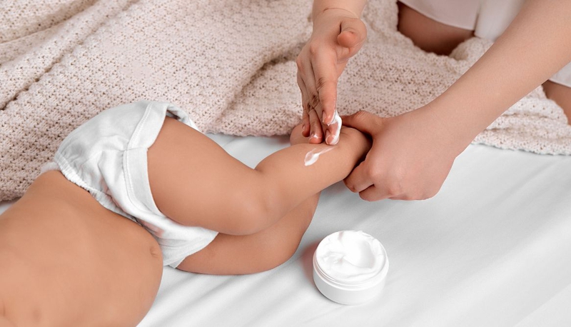 Trẻ bị nổi mẩn đỏ ở chân​ là bệnh gì? Cách điều trị ra sao 3