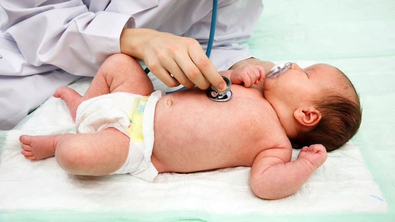 Trẻ bị phát ban có nằm quạt được không? Cách nằm quạt an toàn 3