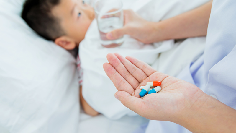 Trẻ bị viêm phế quản uống thuốc gì? Những điều cha mẹ nên biết 3