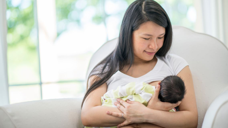 Trẻ chỉ bú khi ngủ phải làm sao? Tìm hiểu nguyên nhân và cách xử lý 3