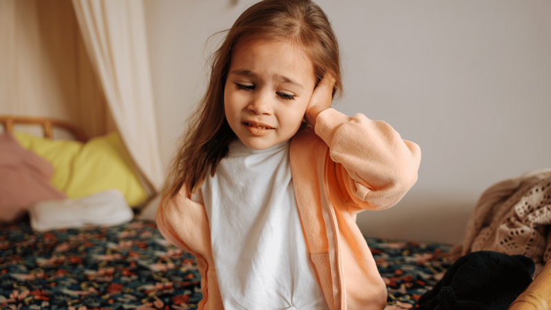 Trẻ kêu đau tai phải làm sao? Những điều bố mẹ cần lưu ý 2