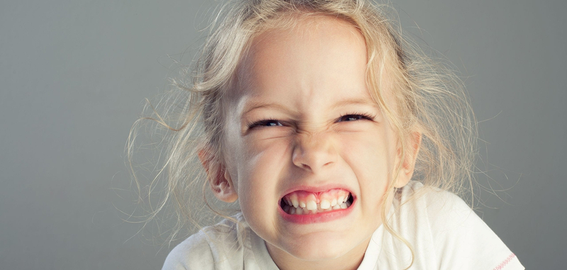 Cha mẹ cần làm gì nếu trẻ nghiến răng khi ngủ?